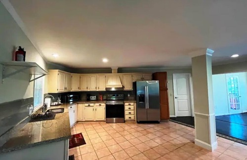 Gainesville House | Cozy lake house & 2-story dock. Enjoy sunsets, fishing, & relaxing w/friends.