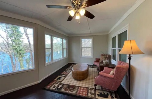 Gainesville House | Cozy lake house & 2-story dock. Enjoy sunsets, fishing, & relaxing w/friends.