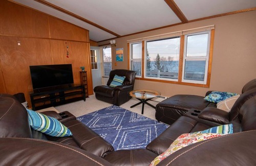Tofte House | Cozy Lake View 5 min from Tofte/Lutsen, enjoy decks, fire pit, private trail.