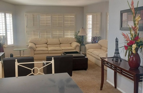 Stonegate Crossing II House | Cozy lake view community