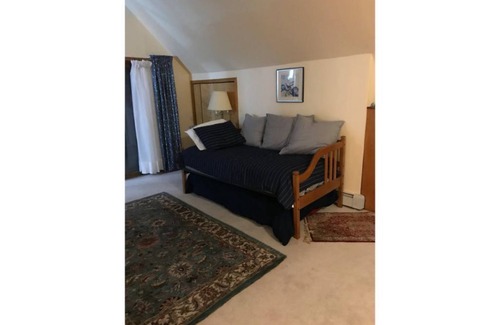 Oxford House | Cozy lake view home-family friendly