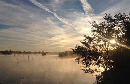 Negreet House | Cozy lakefront cabin with boat house and ramp on T