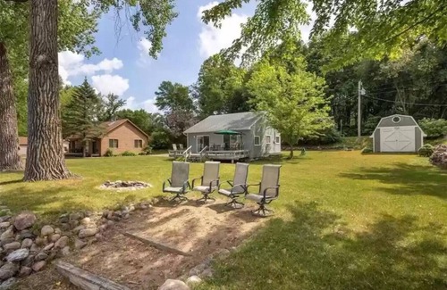 Victor Cabin | Cozy Lakefront Cottage