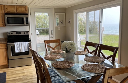 Jeddo House | Cozy Lakefront Cottage - Gorgeous Views of Lake Huron!