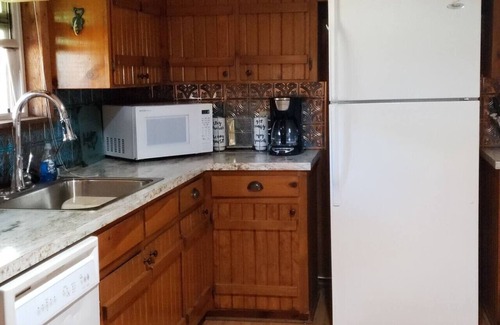 Smith County House | Cozy Lakefront Getaway at Lake Palestine