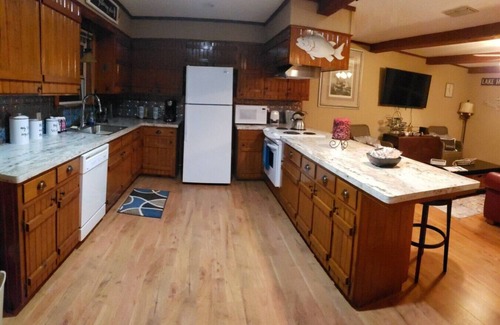 Smith County House | Cozy Lakefront Getaway at Lake Palestine