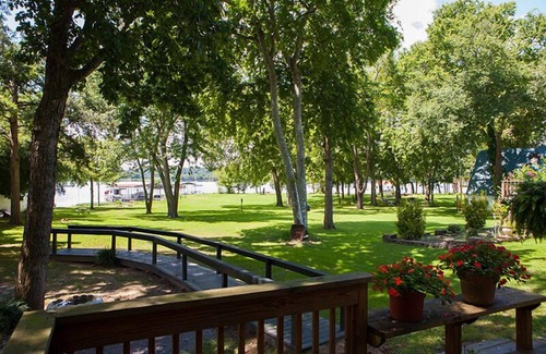 Mount Juliet House | Cozy Lakefront Getaway Near Nashville-Pet Friendly, Dock, Amazing Views
