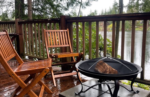 Maple Valley Cabin | Cozy lakeside cabin! Rustic retreat w/private dock- Pet Friendly!