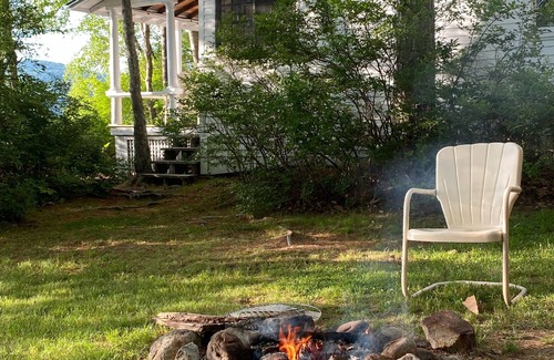 Bryant Pond Cottage | Cozy, lakeside cottage for your family vacation
