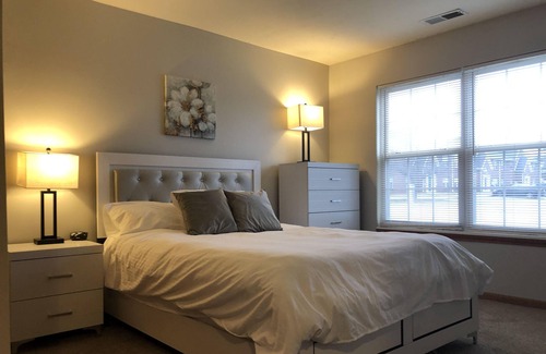 Bloomington Apartment | Cozy Large 3 Bedroom apartment - Close to Rivian