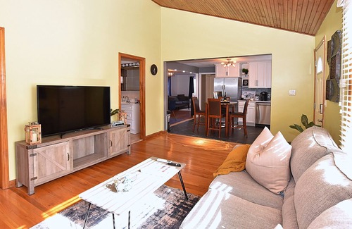 Pawtucket House | Cozy Large 3BED/3BATH HOUSE, 9 mins to Providence