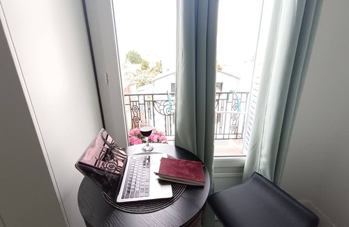 Colombes Apartment | Cozy Life with WiFi in Colombes