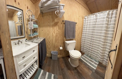 Caney Cabin | Cozy little cabin in a small town
