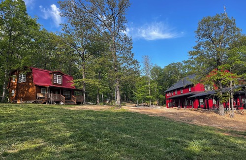 Winslow Cabin | Cozy little cabin in our little woodland village - access to the pond & meadow