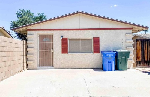 Camelback East House | Cozy Little Home w Private Washer & Dryer!