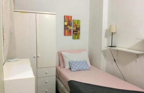 Kuala Lumpur House | Cozy Little Room at Suria Kipark Damansara Apartment with Single Bed and a Foldable Mattress
