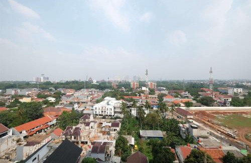 Depok Apartment | Cozy Living and Minimalist Studio Dave Apartment By Travelio