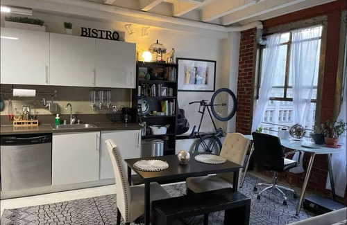 Historic Core Apartment | Cozy Loft styled apartment in prime area of Downtown Los Angeles