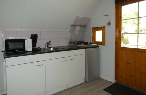 Marum Cabin | Cozy log cabin for rent against forest