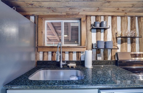 Ashfield Cabin | Cozy Log Cabin in Jim Thorpe
