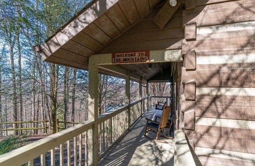 Zionville Cabin | Cozy Log Cabin, Mountain views, HOT TUB, & Fire Pit- accepting renters!
