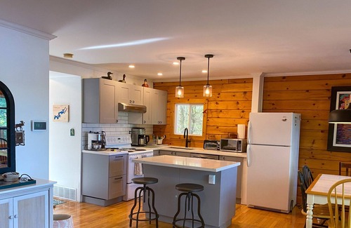 Frontenac Cottage | Cozy Log Cabin on a Private Lake