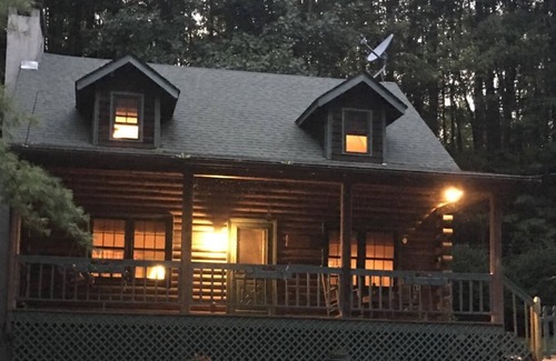 Banner Elk Cabin | Cozy Log Cabin With Hot Tub - Pet Friendly
