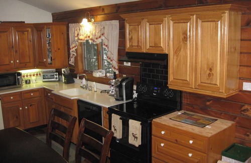 Saranac Lake House | Cozy log home nestled in the beautiful Adirondacks