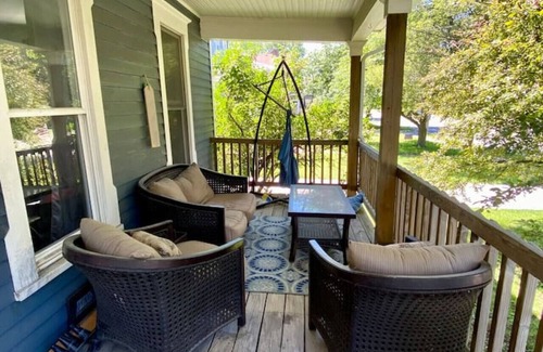 Adrian Apartment | Cozy Main Street Flat