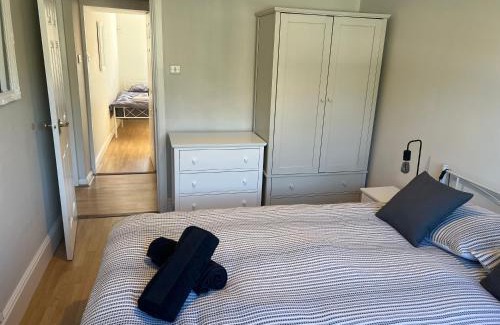 Epsom Apartment | Cozy Maisonette in Langley Vale