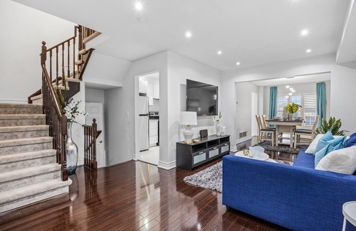 Ajax House | Cozy Master En-suite in Ajax (Student/Working Professional/Short Stay/Long Term)