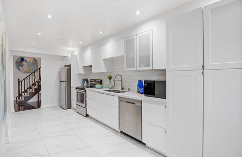 Ajax House | Cozy Master En-suite in Ajax (Student/Working Professional/Short Stay/Long Term)