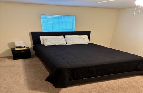 Houston Apartment | Cozy minimal stay! 5 minutes from Galleria and popular restaurants!