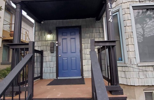 Windsor Apartment | Cozy Modern 2 bed home, great location by Riverside park