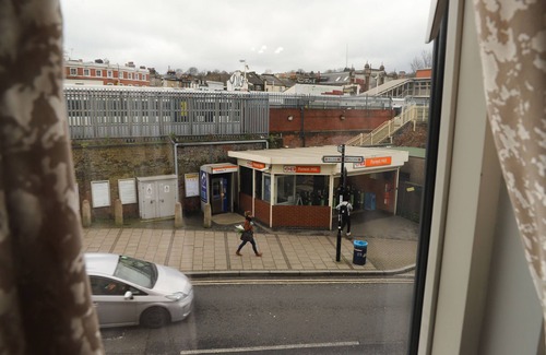 Forest Hill Apartment | Cozy Modern apartment; 13 minutes to London Bridge