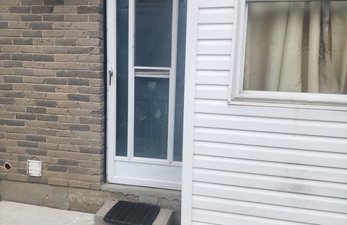 Westminster House | Cozy Modern Basement Suite Near401 Fully Furnished