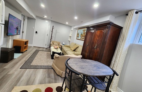 Westminster House | Cozy Modern Basement Suite Near401 Fully Furnished