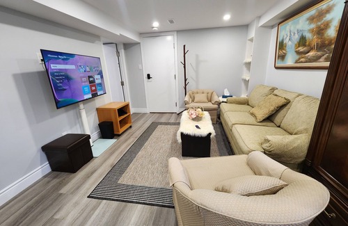Westminster House | Cozy Modern Basement Suite Near401 Fully Furnished