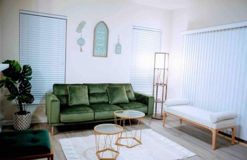 Lawrenceville House | Cozy & modern entire house!n