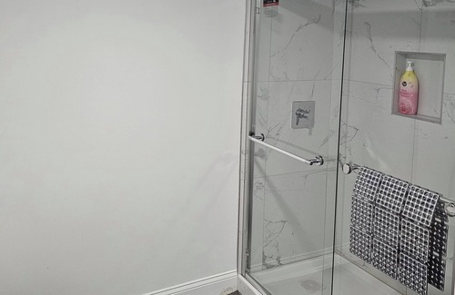 Fair Haven Heights Apartment | Cozy & Modern Lower-Level Apartment — 2BR, Full Kitchen & Bath