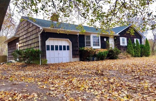 Brookhaven House | Cozy Modern Ranch House Near Bellport/Hamptonsn