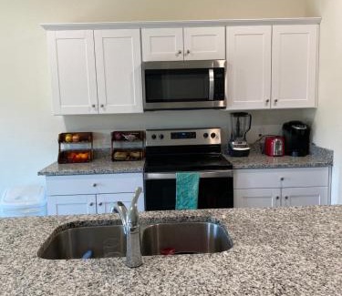 Glenn Heights House | Cozy Modern Retreat, Comfortable and Spacious