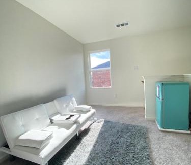 Glenn Heights House | Cozy Modern Retreat, Comfortable and Spacious