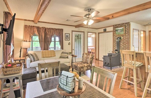 Clifford Cabin | Cozy Monroe Cabin w/ Views, 4 Mi to Rice Mtn!
