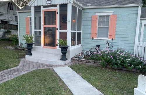 Mount Dora Cottage | Cozy Mount Dora Cottage/Walk Downtown/Pet Friendly/Fenced Yard