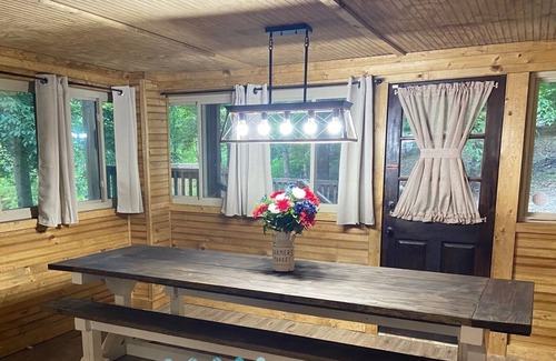 Dandridge Cabin | Cozy Mountain Cabin Game room Hot tub Fireplace