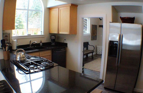 Gold Bar Cabin | Cozy Mountain Cabin with Hot Tub