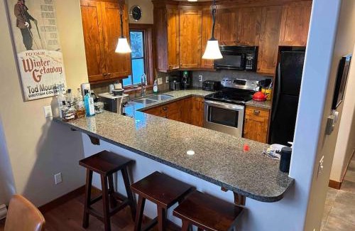 Sun Peaks Ski Chalet | Cozy Mountain Getaway