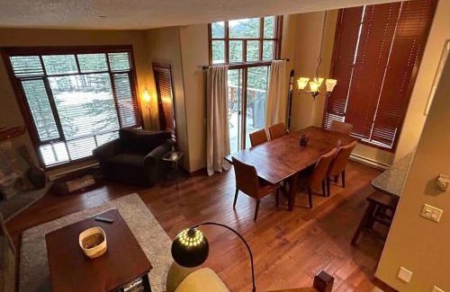 Sun Peaks Ski Chalet | Cozy Mountain Getaway