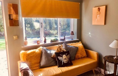 Ticehurst Cottage | Cozy Nature Retreat & Holistic Treatments